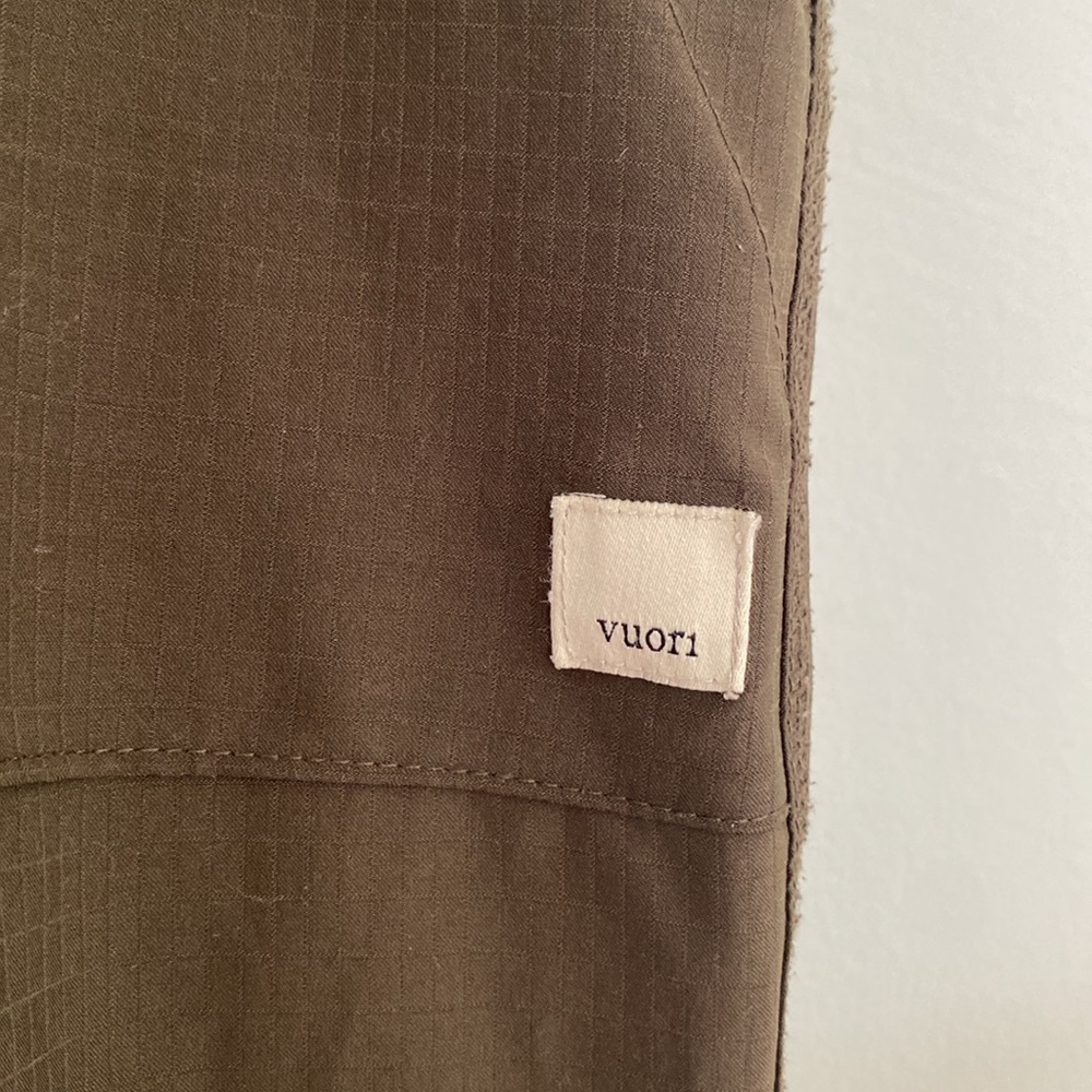 Vuori Women’s Olive Green Joggers Size Medium with Pockets - Picture 5 of 9